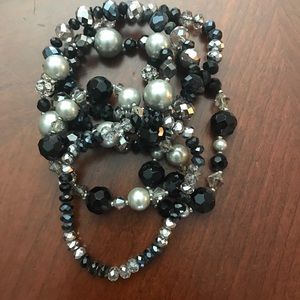 Set of 6 beaded bracelets on elastic